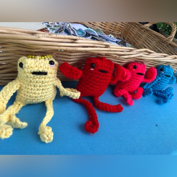 (Random bundle of 5) Leggy frog keychains - Picture 3 of 4